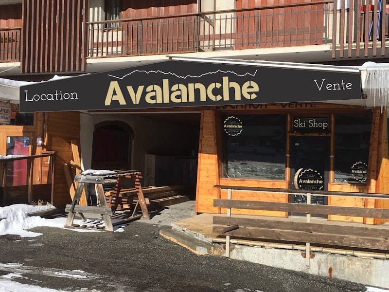 AVALANCHE SKI SHOP VARS