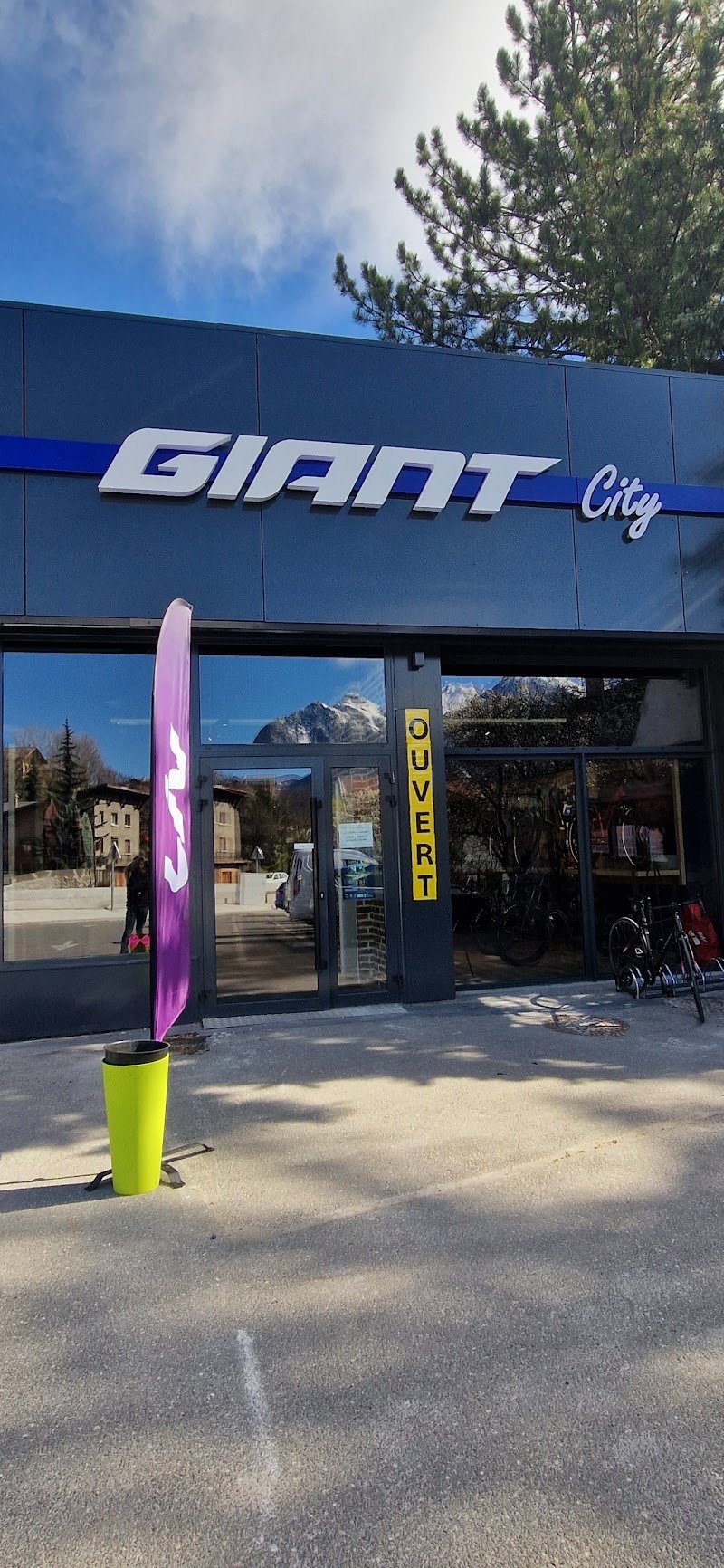 Giant City Briançon / Atelier toutes marques