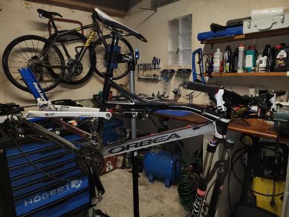 ATOLIVELO - Entretien et réparation vélos, montage de roues sur-mesure, révision suspensions et tiges de selle télescopiques. - Photo 3