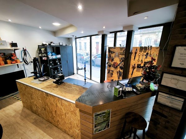 Trott'E Cycles : Réparation de vélos électriques, vélos et trottinettes - Vente de vélos, vélos électriques et trottinettes. - Photo 2