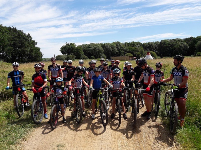 Vélo Jeunes Aventure