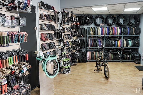 Les Trois Roux BMX SHOP - Photo 3