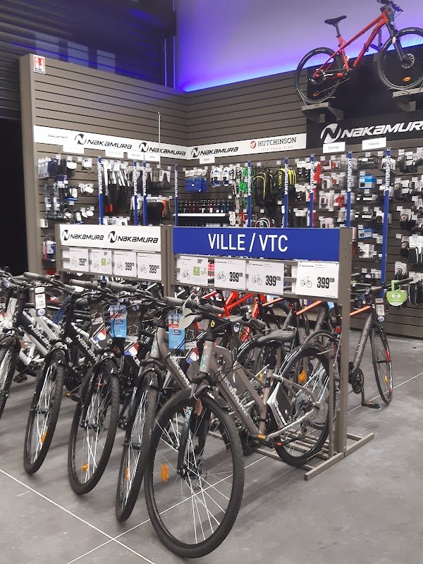 INTERSPORT - CHAMPAGNOLE - Photo 2