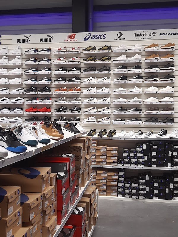 INTERSPORT - CHAMPAGNOLE - Photo 4