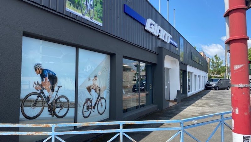 Giant Bordeaux Merignac