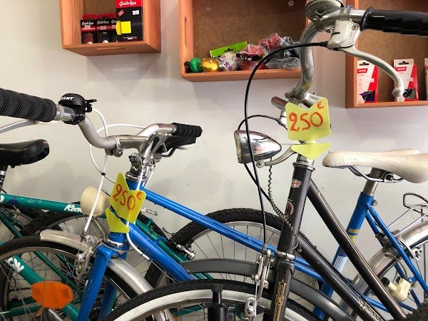 A BICYCLETTE : Atelier de réparation et entretien. vente vélos d'occasion - Photo 2