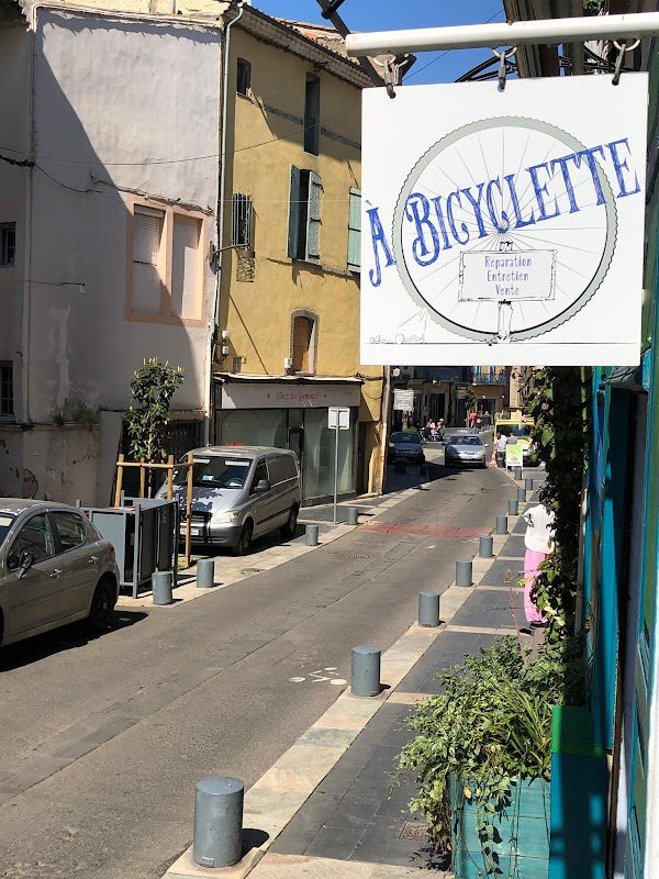 A BICYCLETTE : Atelier de réparation et entretien. vente vélos d'occasion - Photo 3