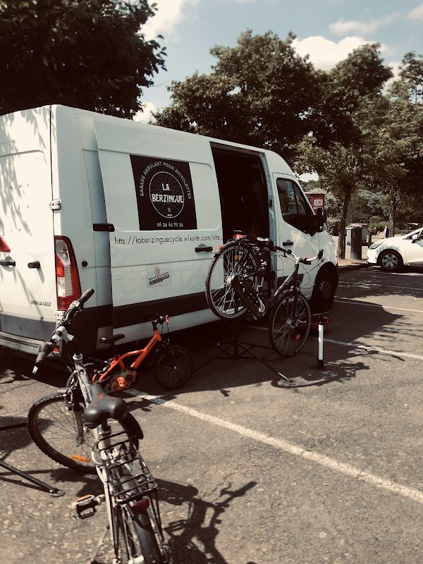 La Berzingue. Réparateur vélo. - Photo 2