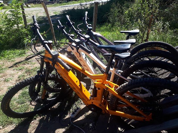 Maurienne Outdoor : Location de vélos, VTT électriques, vélos de route - Sorties guidées - Atelier de réparation vélo - Photo 3