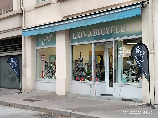 Lion à Bicyclette - Photo 3