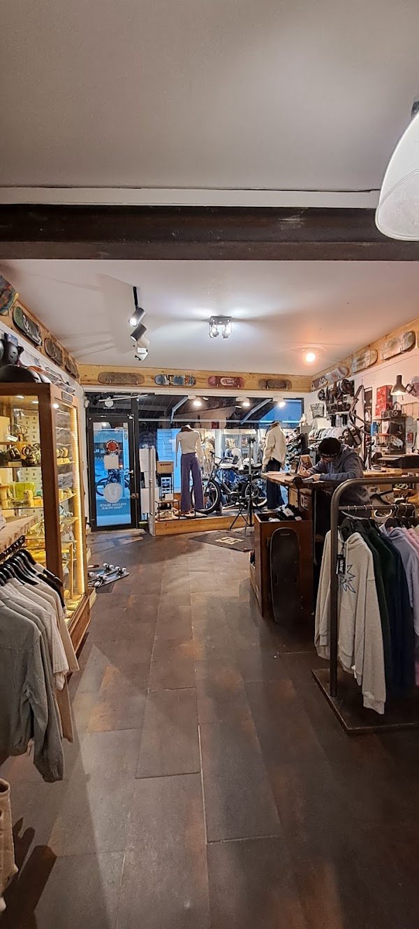 Pickle Bike & Skate Shop - Photo 2