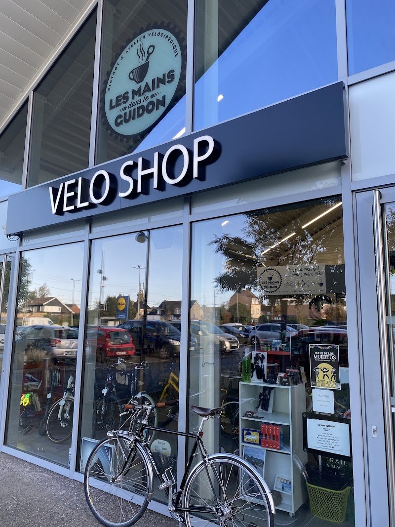 Les Mains Dans Le Guidon Hem