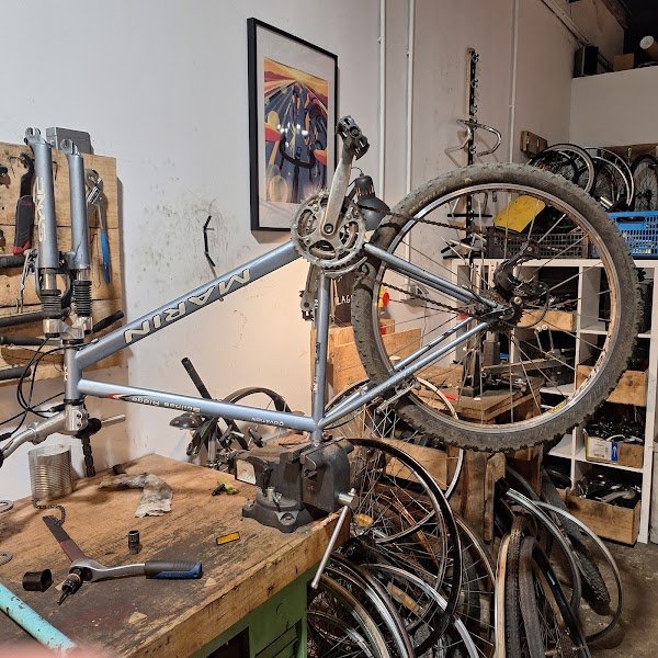 Les Mains dans Le Guidon St Maurice - Photo 3