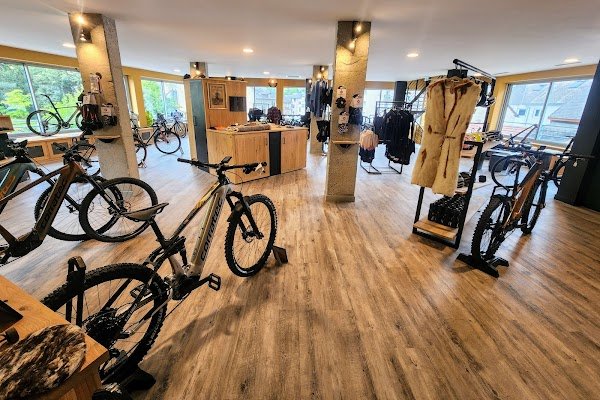 Maison Octave • Bagnères-de-Bigorre (65) • Café, restaurant, atelier et magasin de vélos - Photo 2