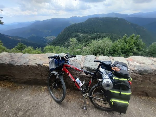 TOP BIKES CERDANYA S.L. - Photo 2