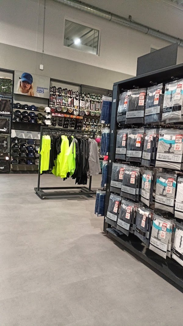 Sports Direct - Photo 2