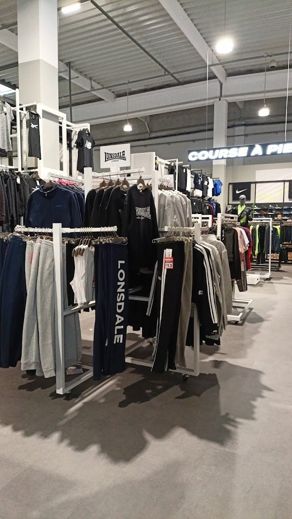 Sports Direct - Photo 4