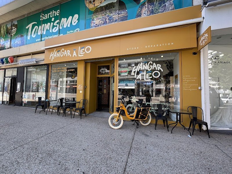 Hangar à Léo