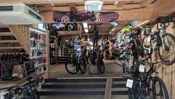 Zero G Bike & Snowboard Shop - Photo 3