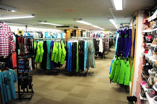 Zero G Bike & Snowboard Shop - Photo 4