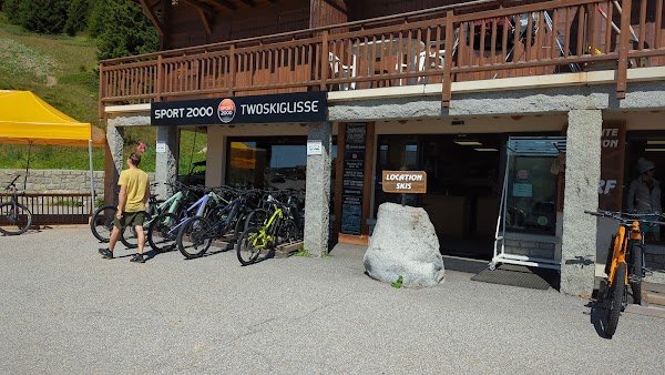 Sport 2000 Twoskigliss - Location ski Les Saisies- Bapteme parapente- Randonnee motoneige electrique - Photo 3