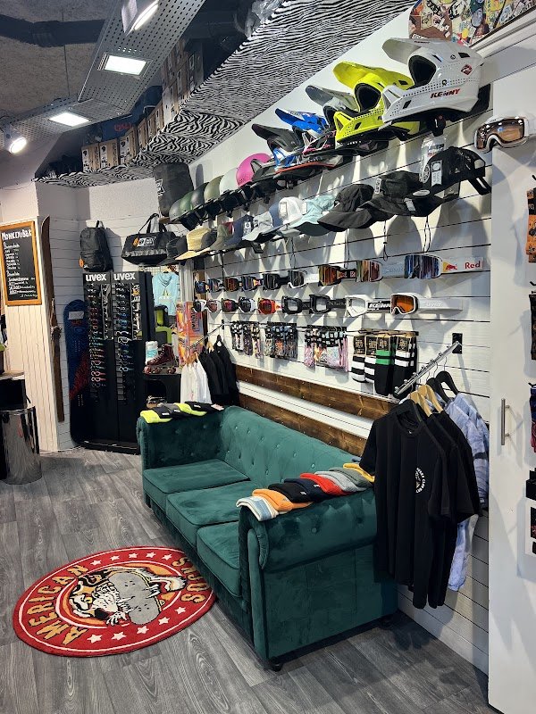 Sport 2000 Monkey Riders - Location Ski, Snowboard, Vélo Tignes le Lac - Photo 2