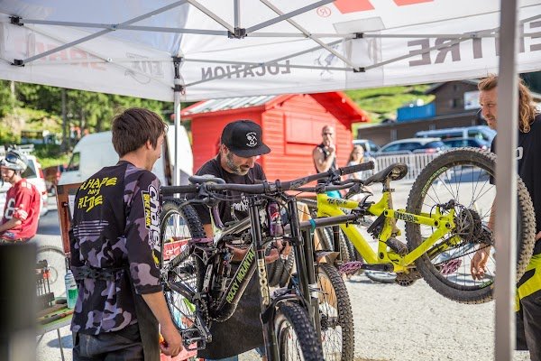 Switch5 snowboard&bikeshop - Photo 4