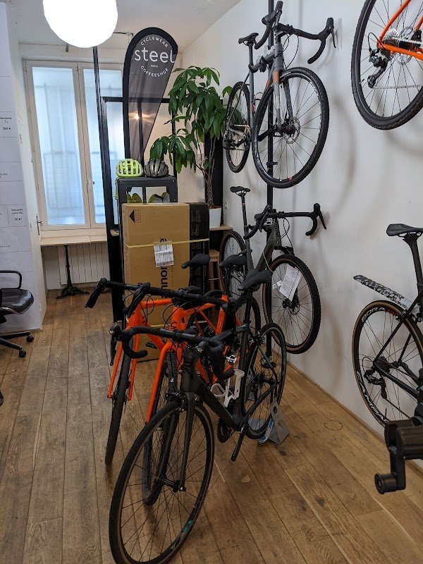 Steel cyclewear & coffee shop - Photo 3