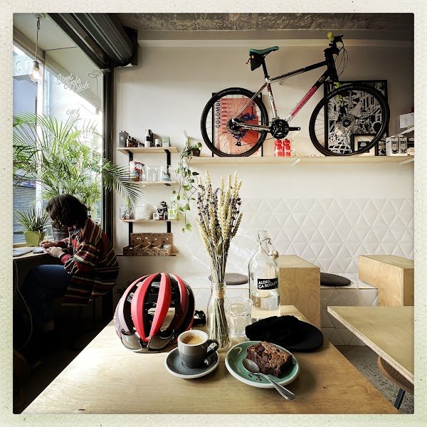 Steel cyclewear & coffee shop - Photo 4