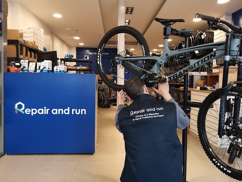 Repair and run Paris Voltaire - Réparation de vélos et trottinettes électriques