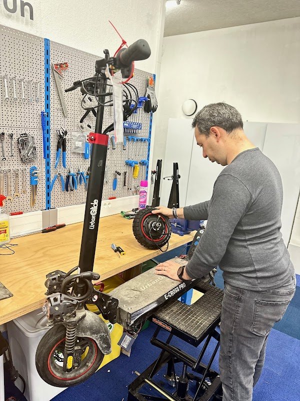 Repair and run Paris Vaugirard - Réparation de vélos et trottinettes électriques - Photo 2