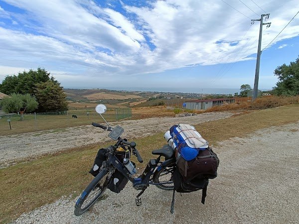 VAUQUET CYCLES - VELOS ELECTRIQUES - MOTOCULTURES FORGES LES EAUX - Photo 2