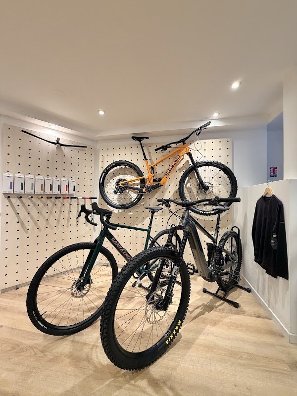 Fontainebleau Bike Shop - Photo 2