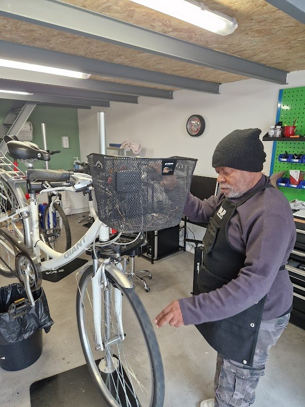La biOcyclette - atelier réparation vélos et trottinettes électriques - Photo 4