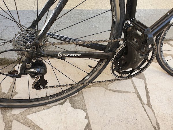 A bicycle in the city - Photo 4