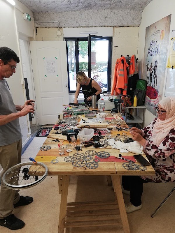 Atelier de réparation de vélos - Les Rayons - Photo 2