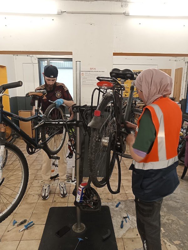 Atelier de réparation de vélos - Les Rayons - Photo 4