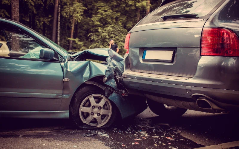 Qué hacer si me dan un golpe en el coche