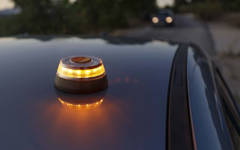 Todo sobre la baliza V16: Seguridad y normativa obligatoria