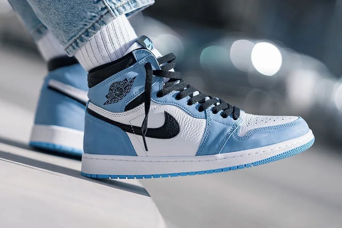 Air Jordan 1 Retro High University Blue