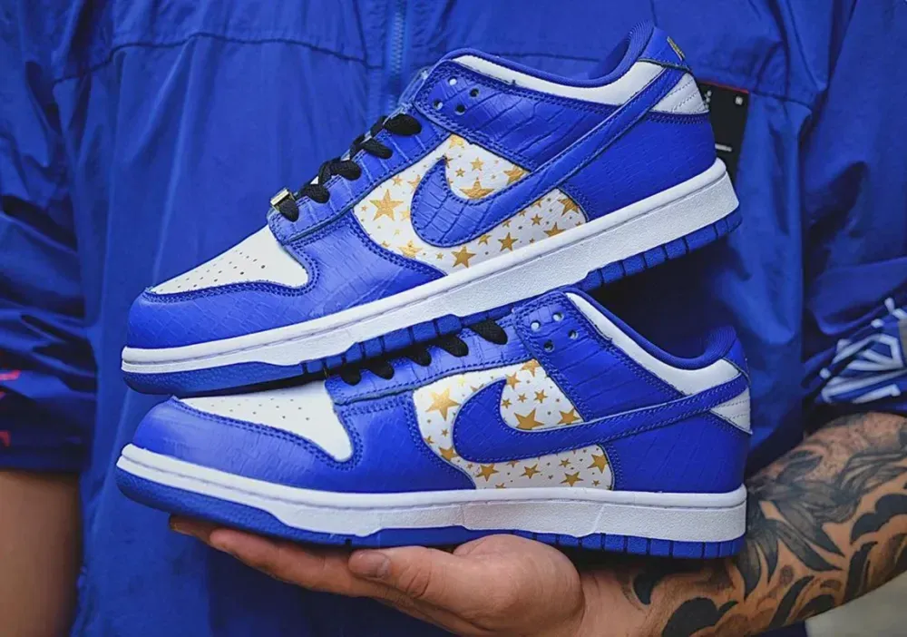 supreme nike sb dunk low hyperblue