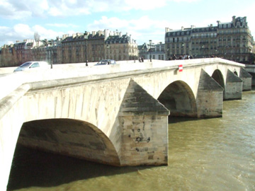 皇家橋(Pont Royal)杜樂麗花園及羅浮宮串聯接近奧塞美術館,是路易十四所建。