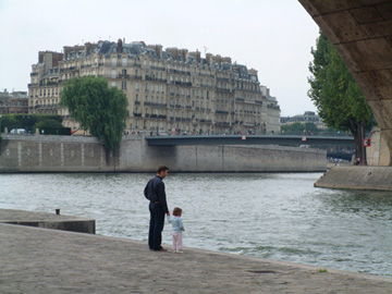 聖路易橋(Pont St-Lois)在西提島尾端,它則串聯西提島和聖路易島。