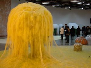 0023_michel_blazy_patman_ii_2006_vemicelles_de_soja