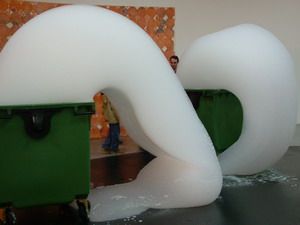 0043_poubelles_bain_mousse_compresseur_tuyaux_2007