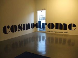 0006_dominique_gonzalez-foerster_et_cie_2001_cosmodrome_spatiale_sonorisee_par_jay-jay_johanson