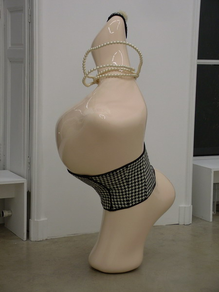 s059_elmgreen_et_dragset_2008_super_modes-fg-6_106x102-3x103-2_resize