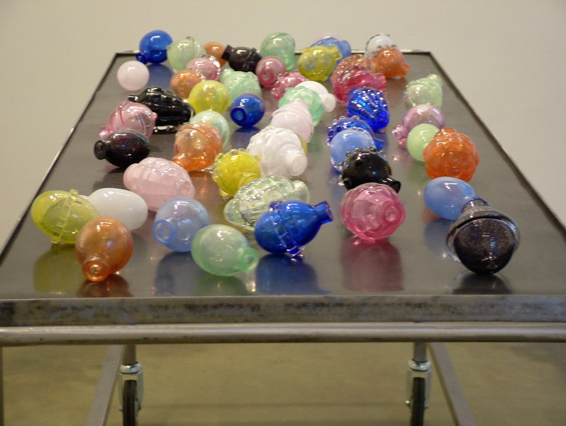 s024_mona_hatoum_2006-07_nature_morte_aux_grenads_resize