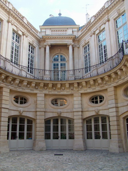 0132_Hotel_de_Beauvais_IV_resize