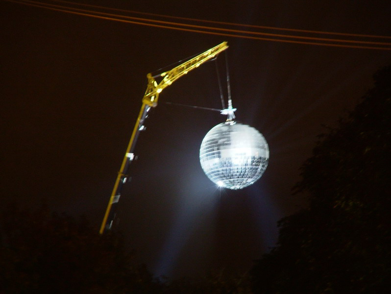 m045_Michel_de_Broin_la_Matresse_de_la_Tour_Eiffel_2009_installation_resize.png